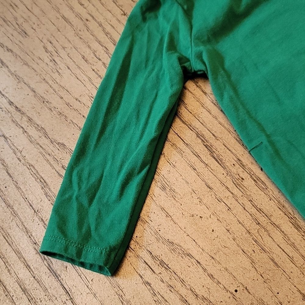 18 month long sleeve onsie Merry Xmas NWOT 💚❤ - Picture 5 of 7